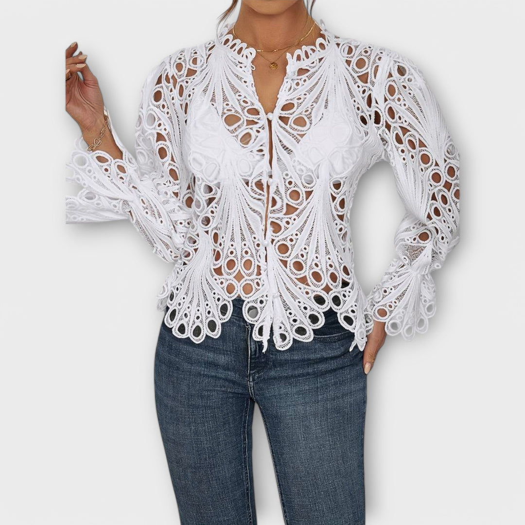 Rikke – Elegant Bluse med Hæklede Detaljer