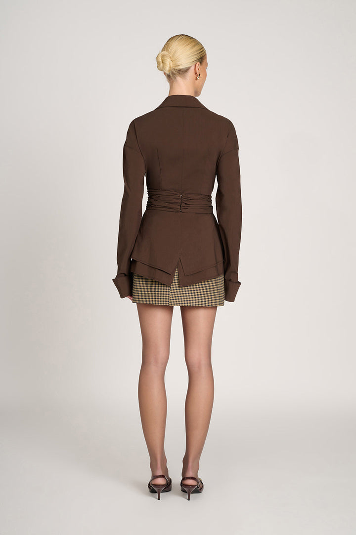 Freya – Elegant tailored slå-om skjorte