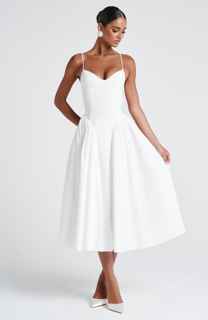 Luminara – Elegant Delune midikjole