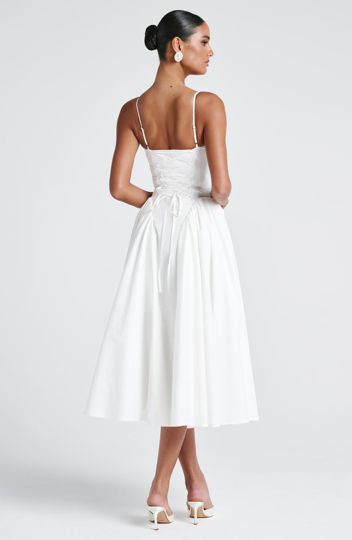 Luminara – Elegant Delune midikjole