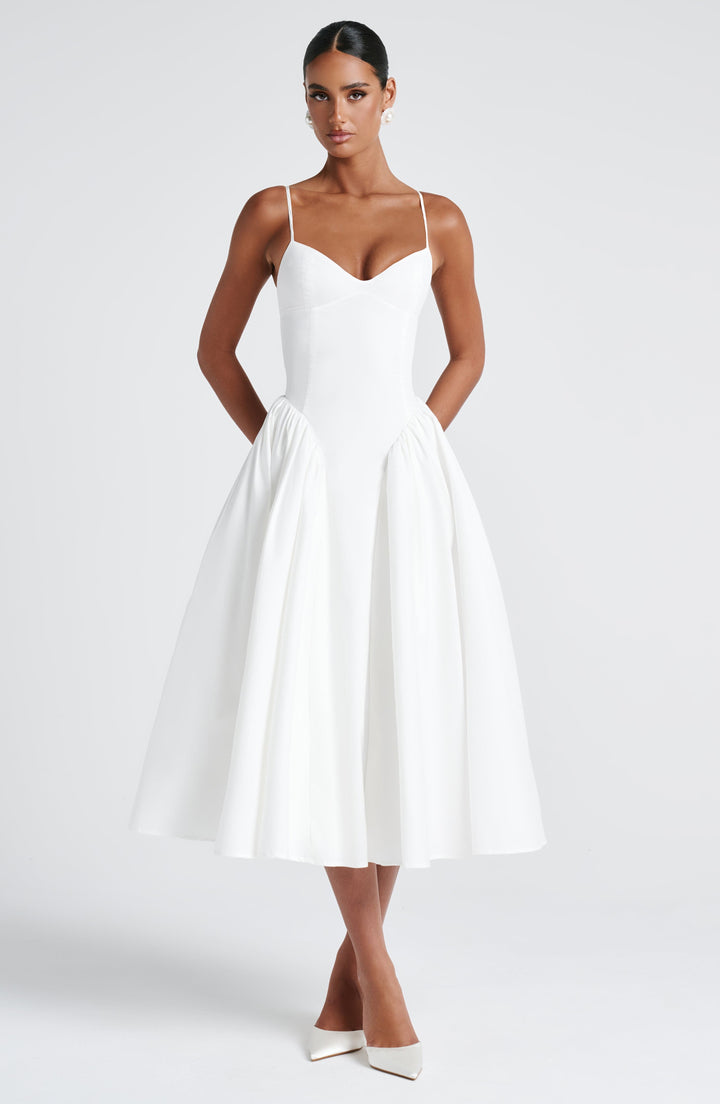 Luminara – Elegant Delune midikjole