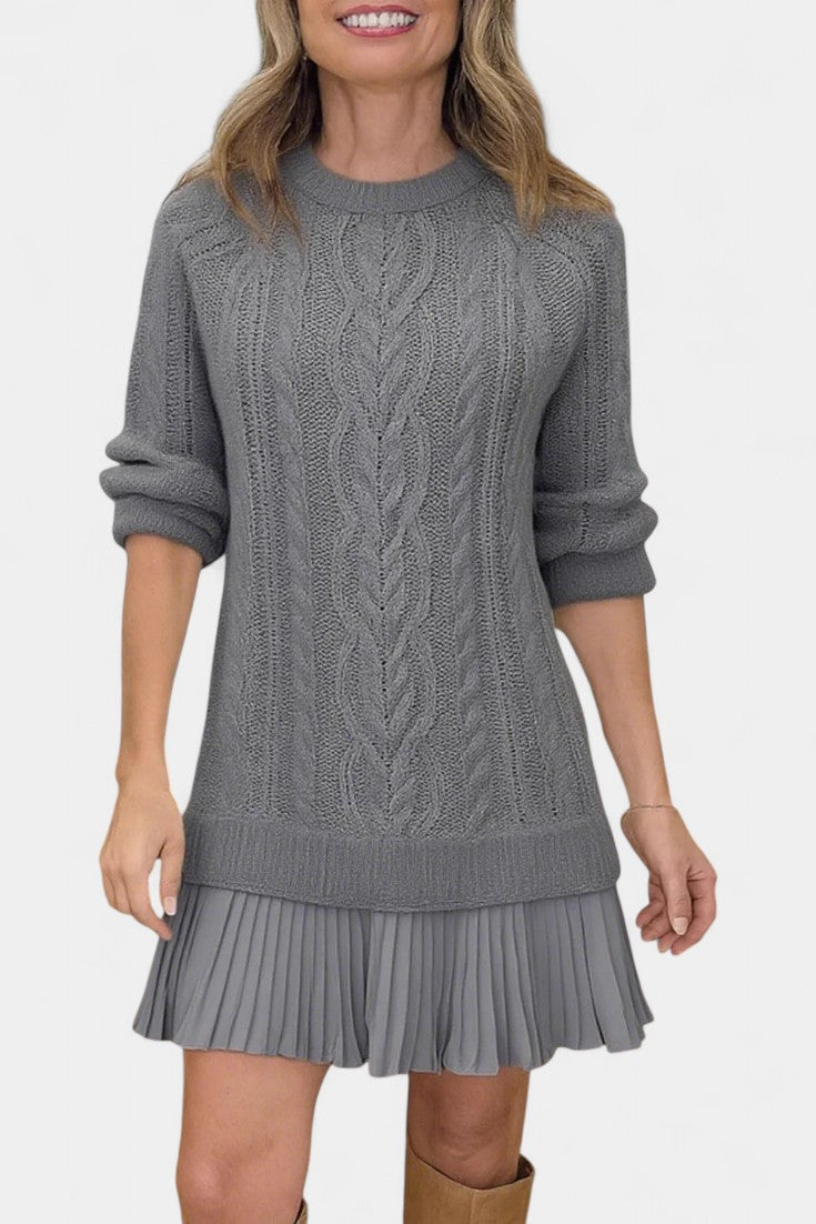 Daina – Elegant mini strikkjole med unik silhuet
