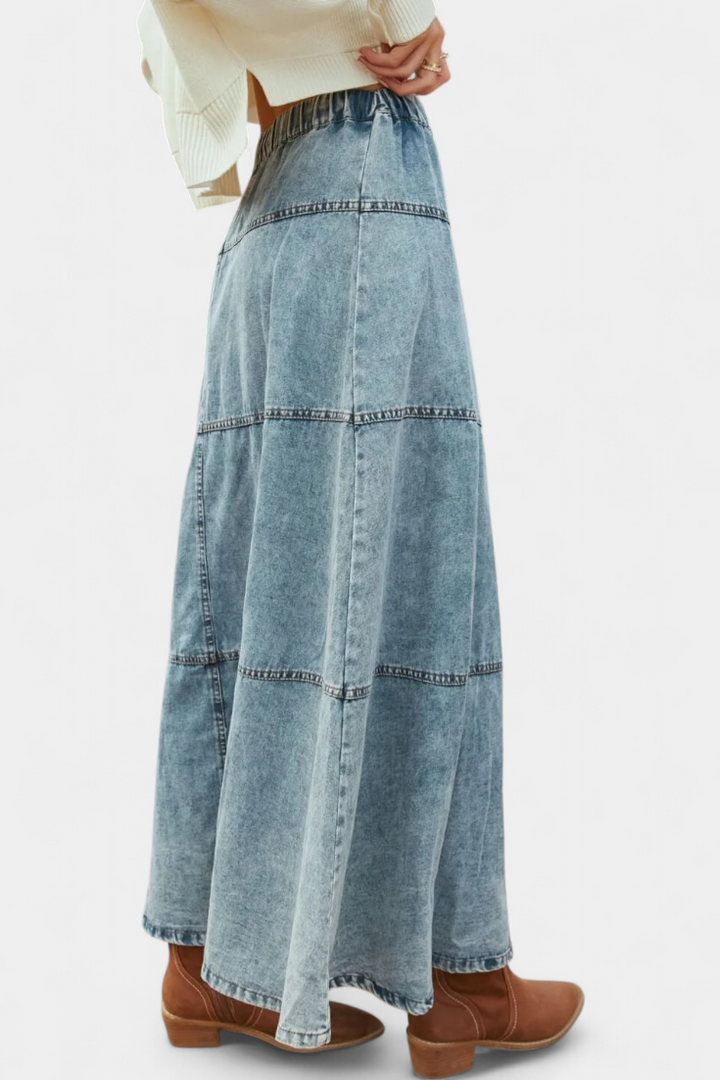 Lorraine - Maxi Denim Nederdel med Fjer Detalje