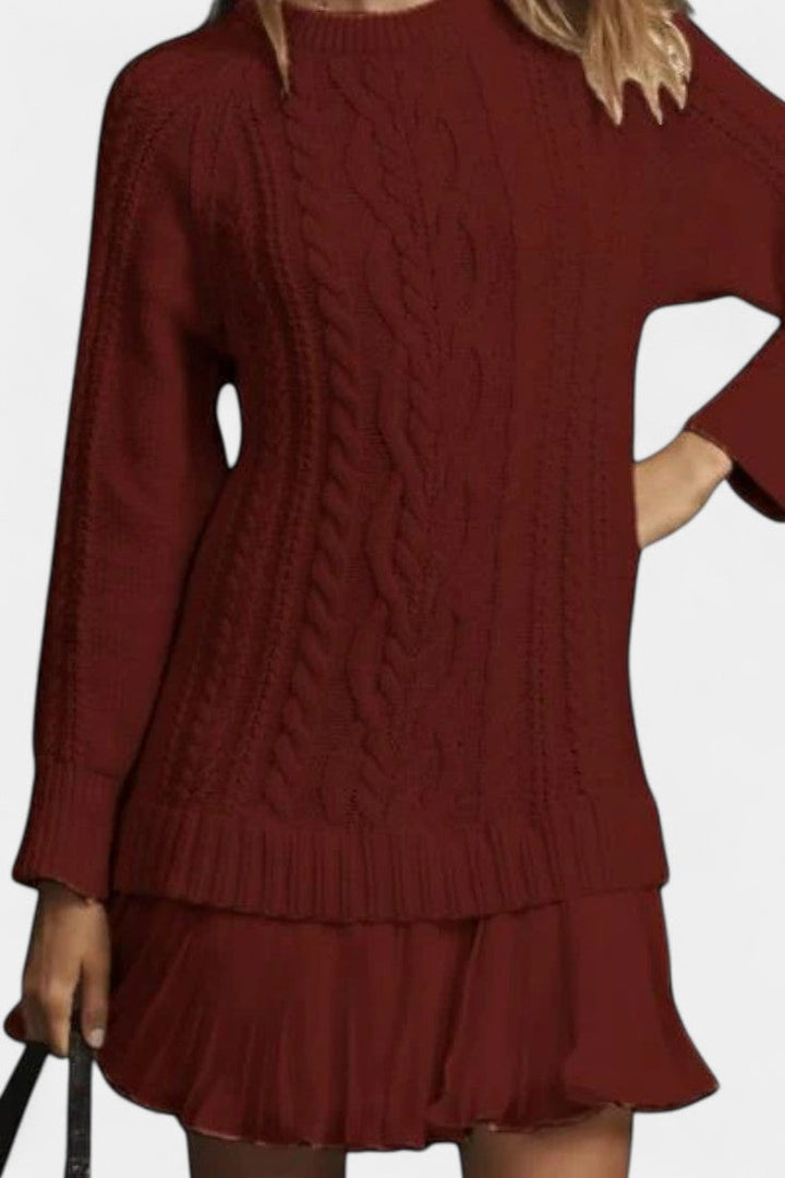Daina – Elegant mini strikkjole med unik silhuet