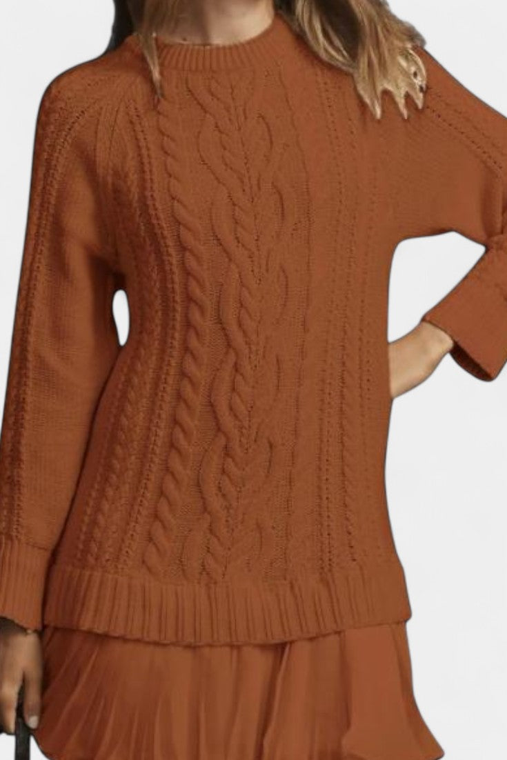 Daina – Elegant mini strikkjole med unik silhuet