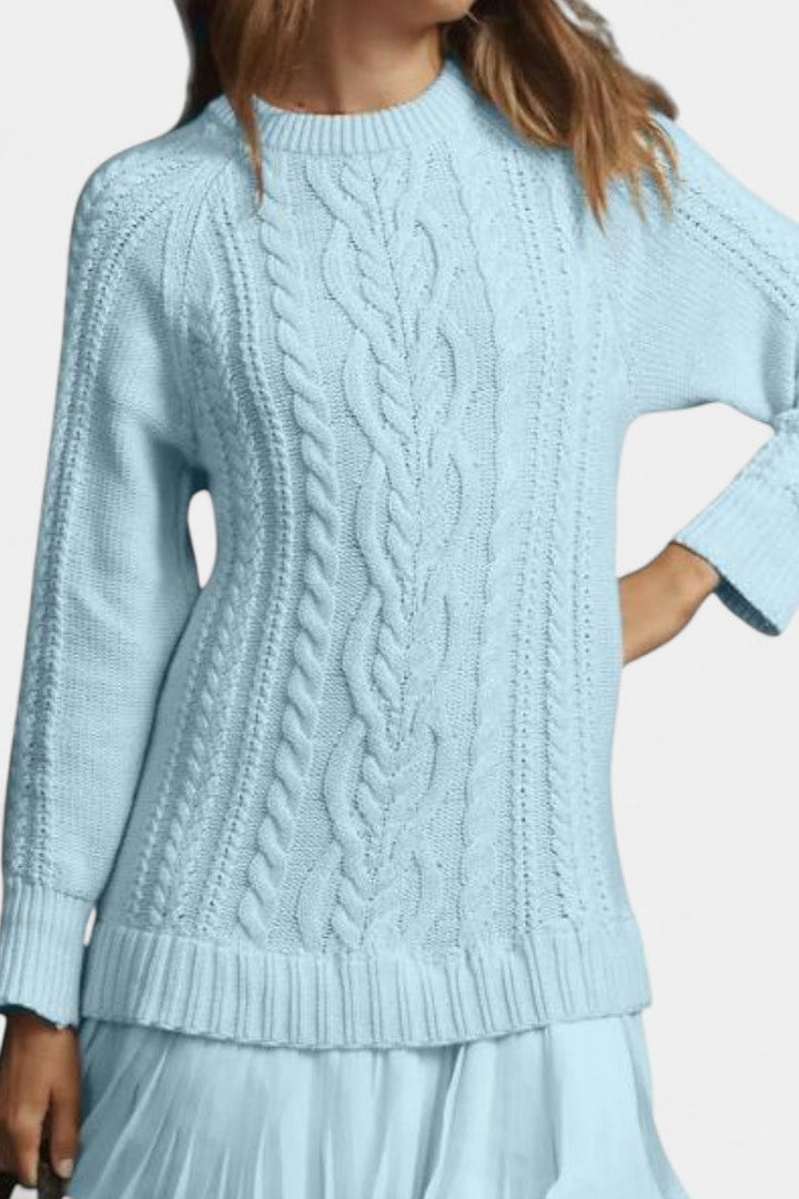 Daina – Elegant mini strikkjole med unik silhuet