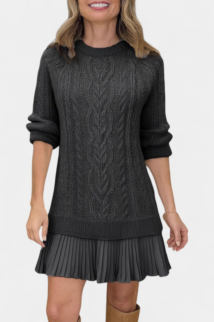 Daina – Elegant mini strikkjole med unik silhuet