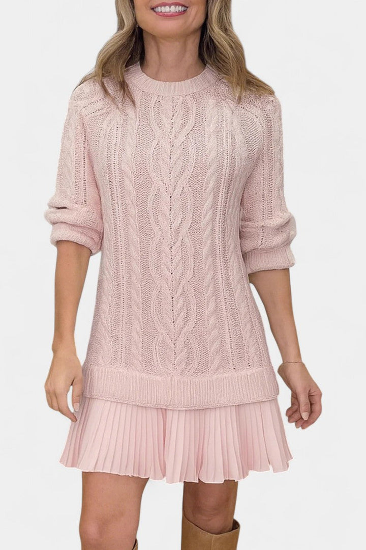Daina – Elegant mini strikkjole med unik silhuet