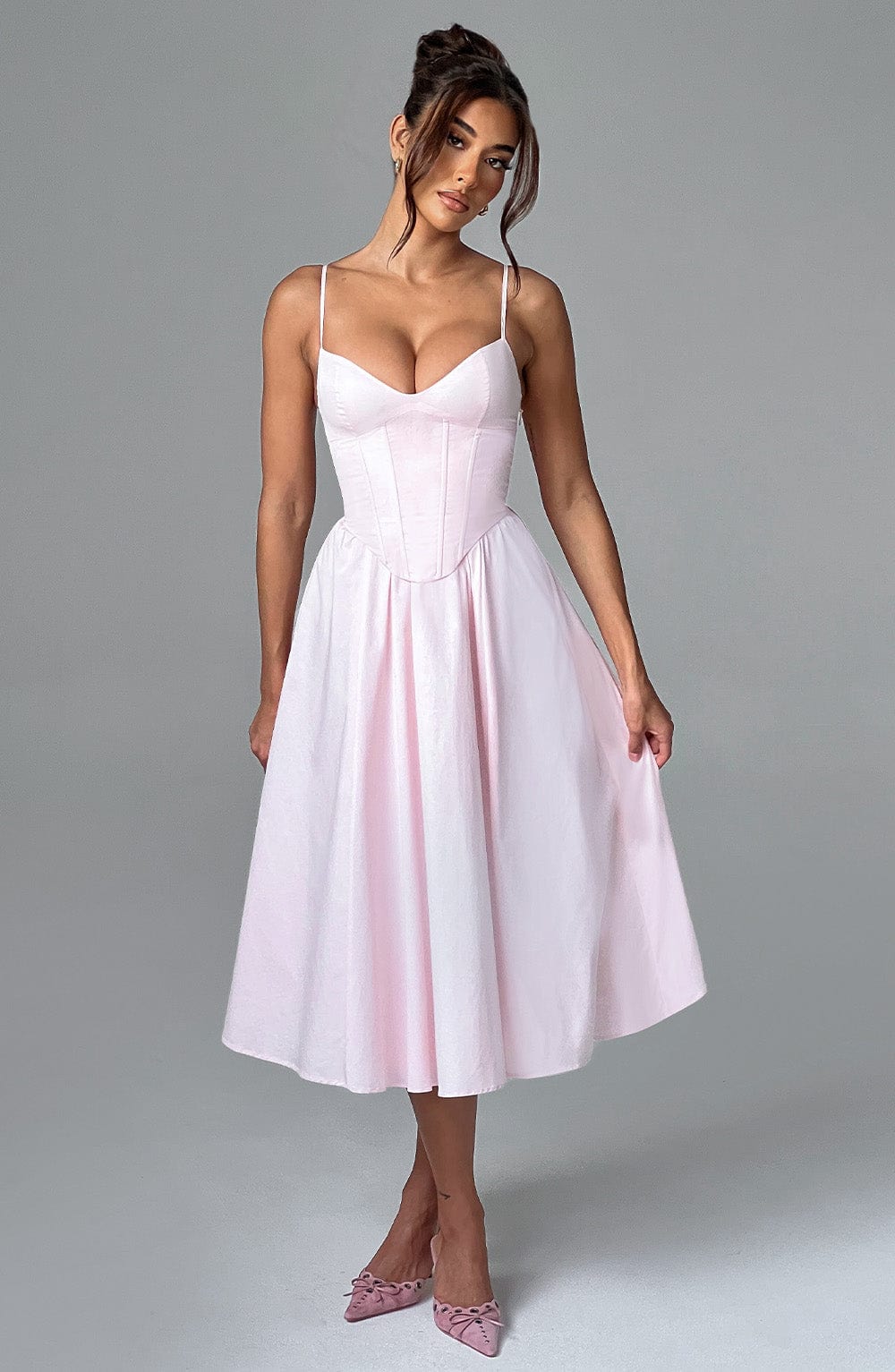 Grace – Elegant korset midikjole
