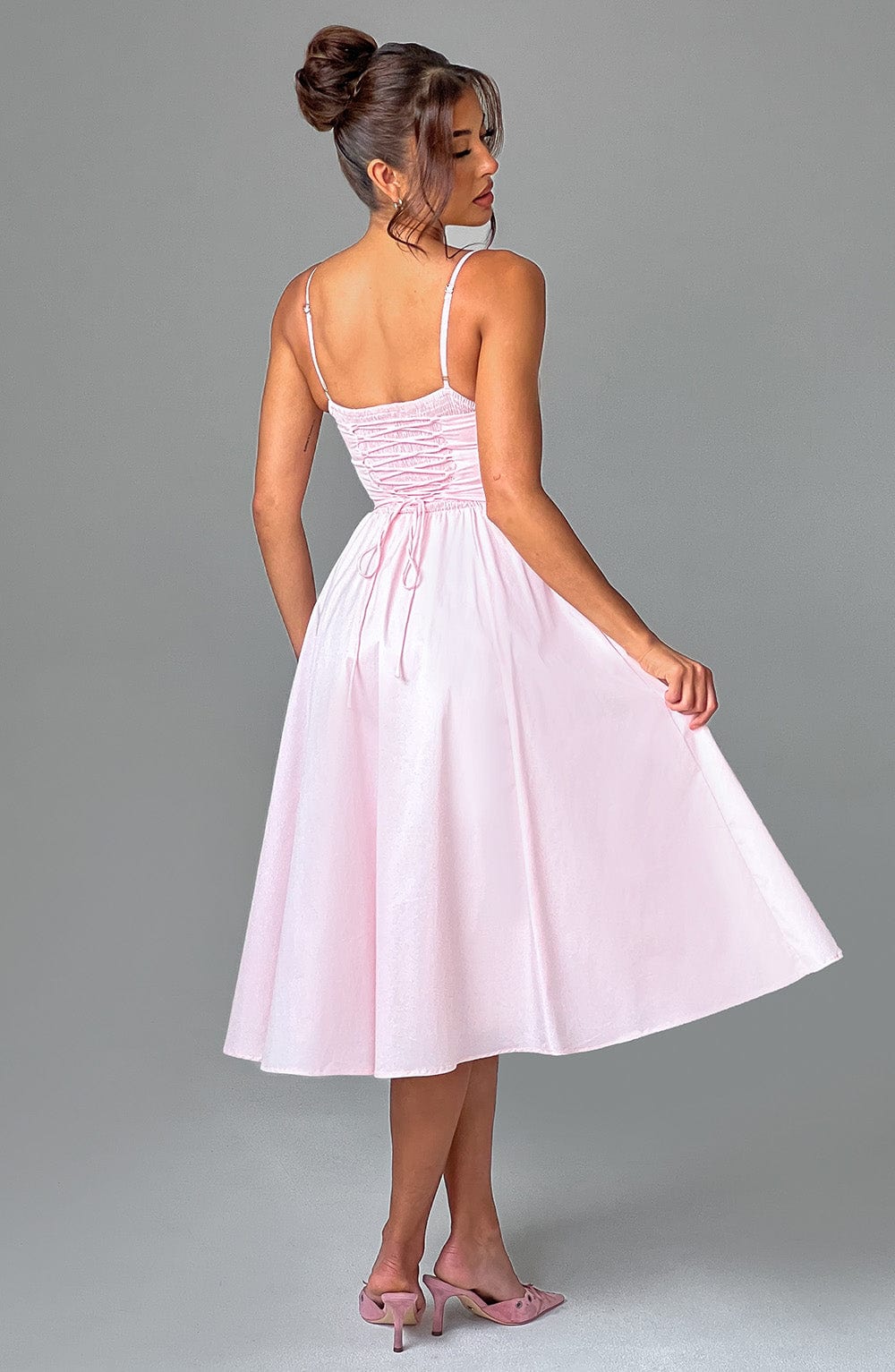 Grace – Elegant korset midikjole