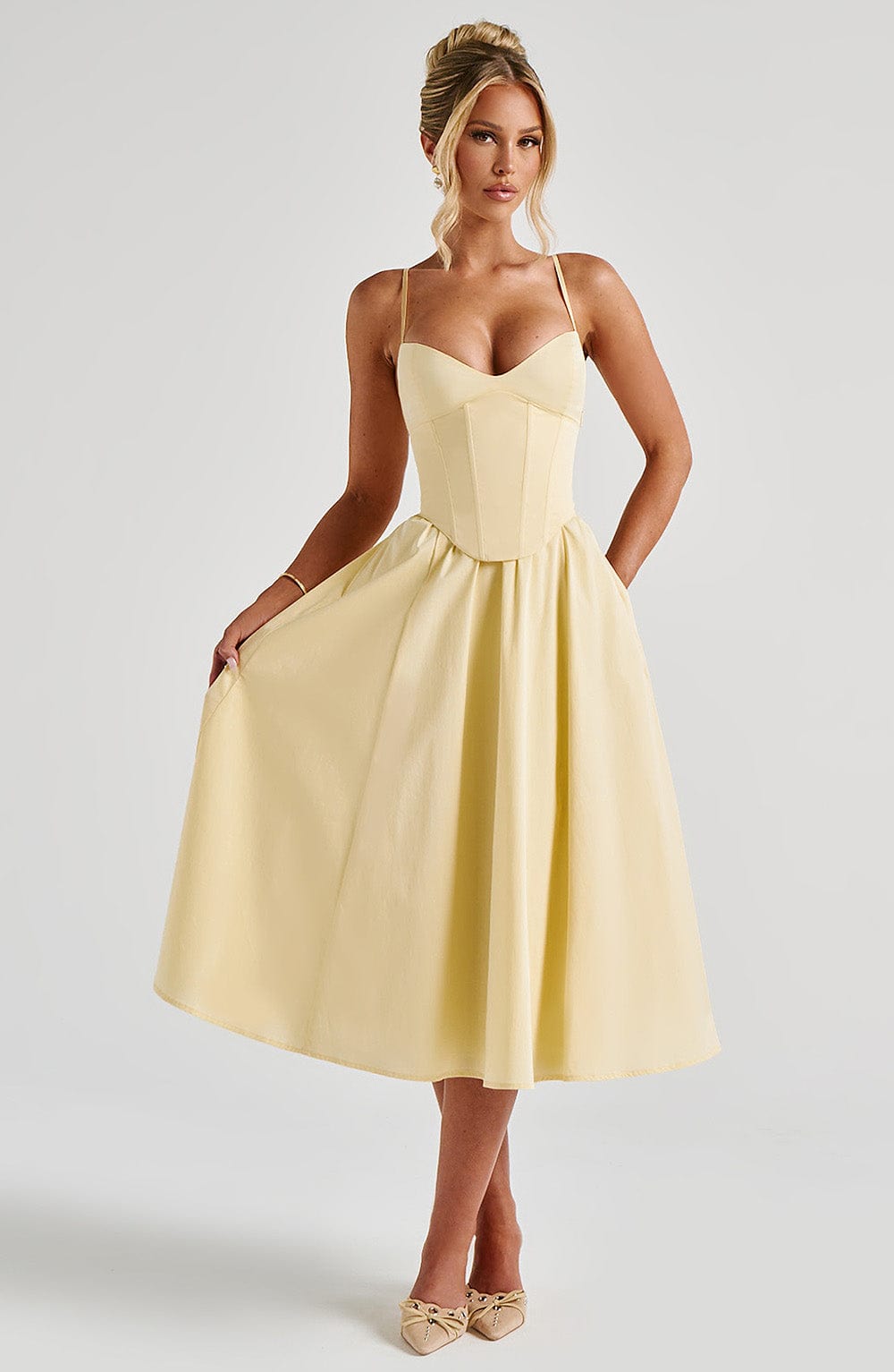 Grace – Elegant korset midikjole