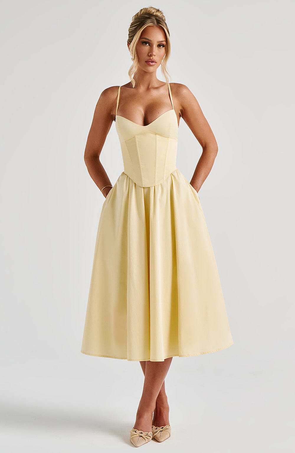 Grace – Elegant korset midikjole